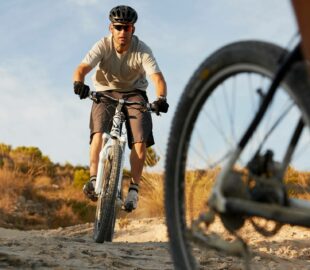 Ubezpieczenie roweru i rowerzysty – jak zabezpieczyć siebie oraz sprzęt przed sezonem?